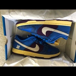 Nike dunk low undefeated